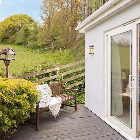 Cosy Beachfront Retreat With Stunning Sea Views & Free Access To A Local Indoor Pool Talland Buitenkant foto