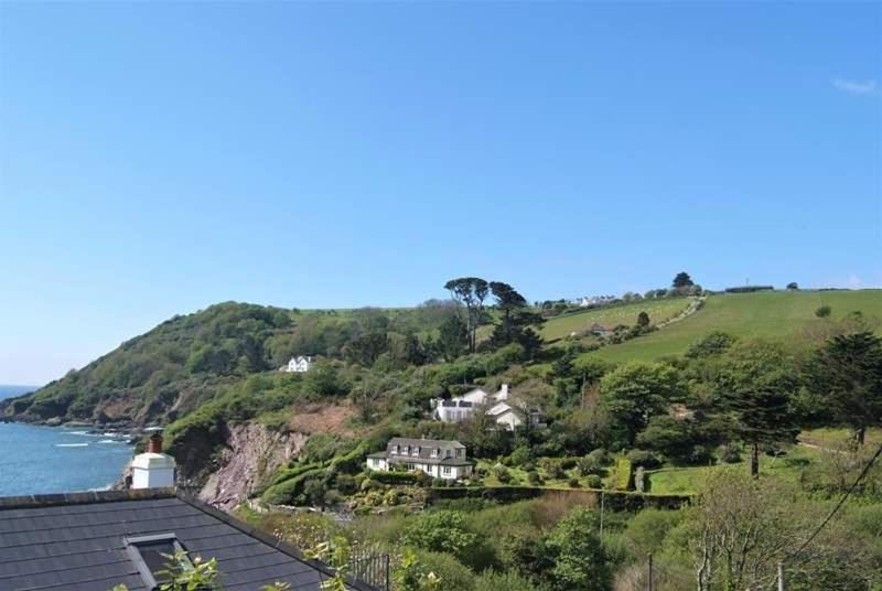 Cosy Beachfront Retreat With Stunning Sea Views & Free Access To A Local Indoor Pool Talland Buitenkant foto