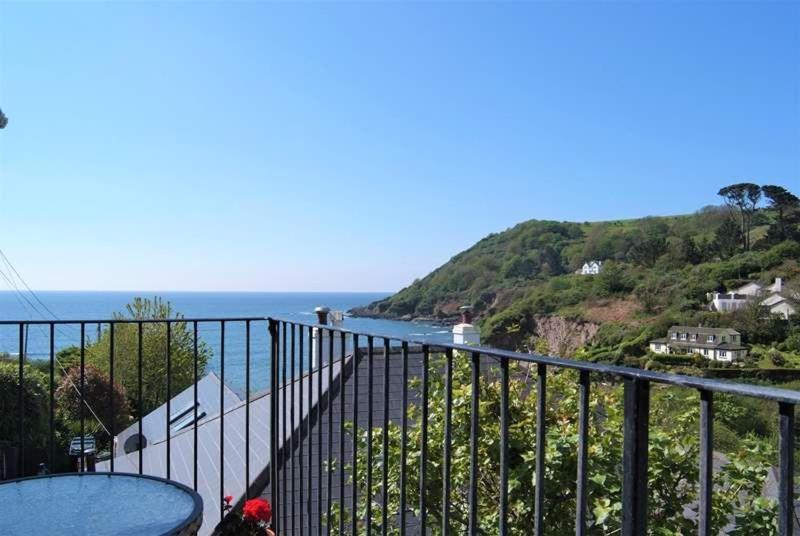 Cosy Beachfront Retreat With Stunning Sea Views & Free Access To A Local Indoor Pool Talland Buitenkant foto