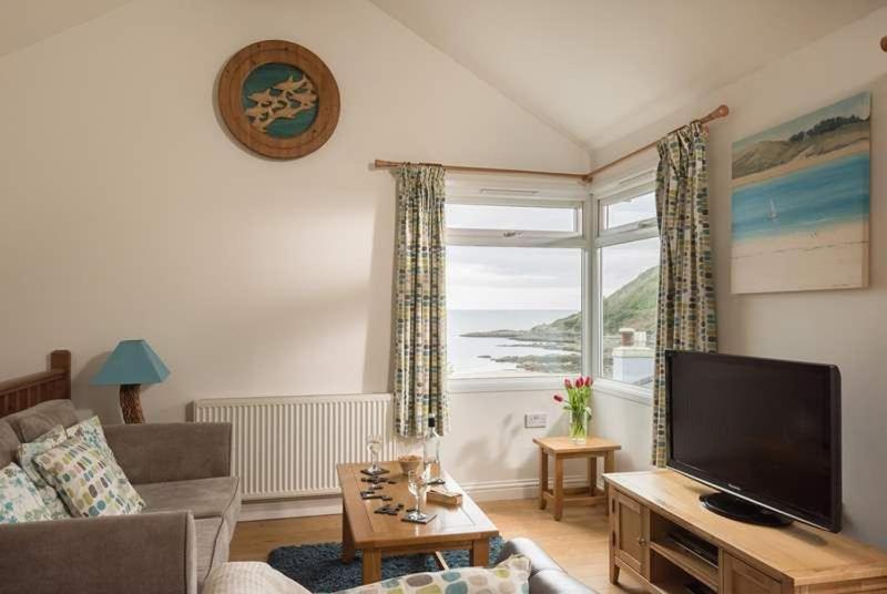 Cosy Beachfront Retreat With Stunning Sea Views & Free Access To A Local Indoor Pool Talland Buitenkant foto